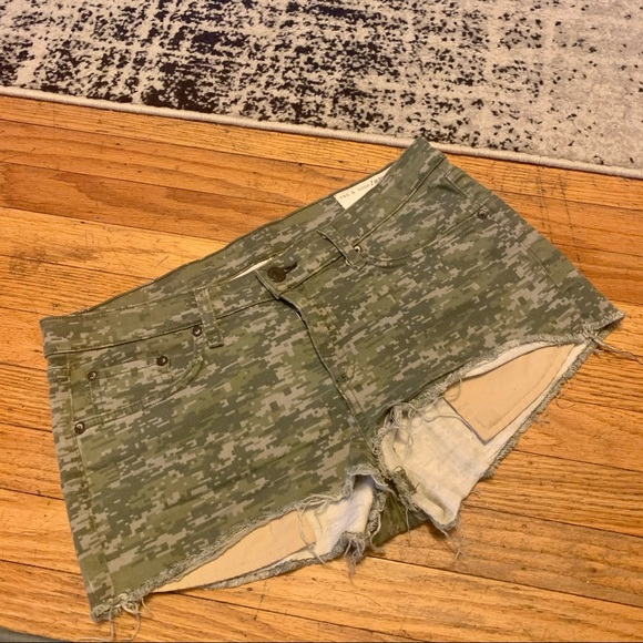 Camo Short Shorts from Rag & Bone, Sz 29 - Picture 4 of 14